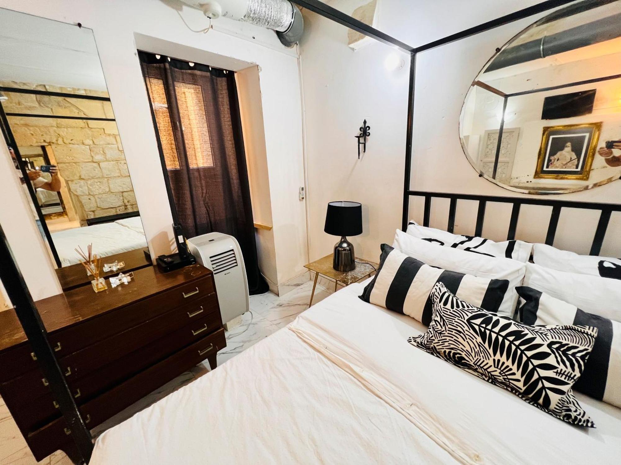 Charming Townhouse Prime Area Valletta Appartement Buitenkant foto