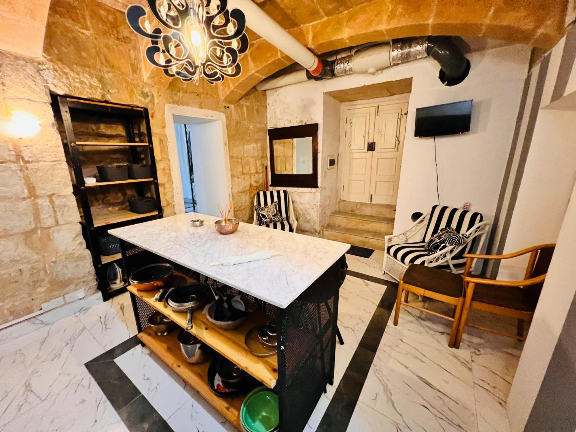 Charming Townhouse Prime Area Valletta Appartement Buitenkant foto