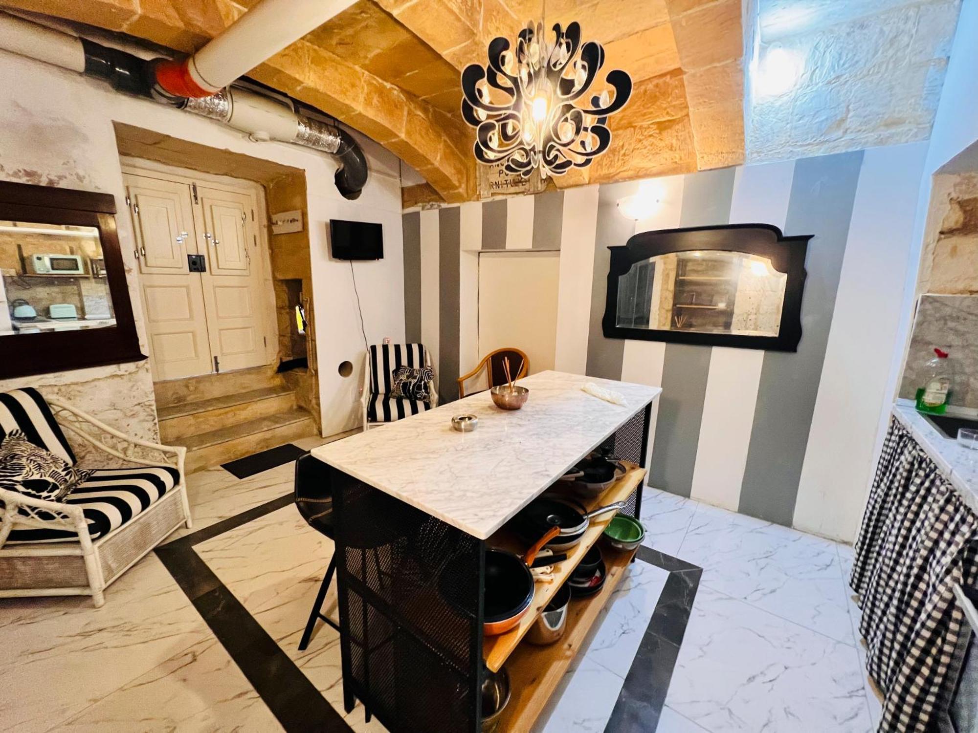 Charming Townhouse Prime Area Valletta Appartement Buitenkant foto